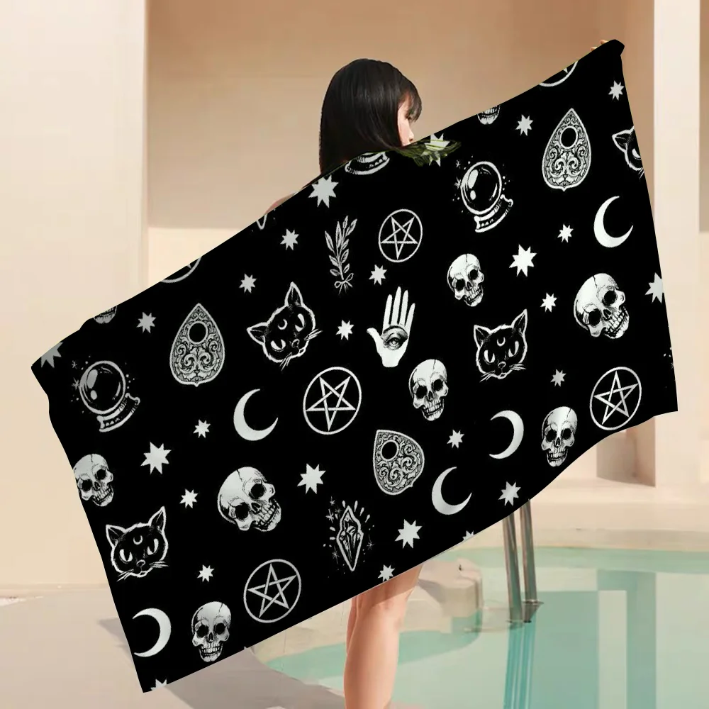 แม่มด Moon Tarot ผ้าเช็ดตัวชายหาดที่มีสีสันผ้าเช็ดตัวสําหรับสาวไมโครไฟเบอร์แห้งเร็วทรายที่กําหนดเองฟรีชายหาดโยคะสปายิมสระว่ายน้ํา