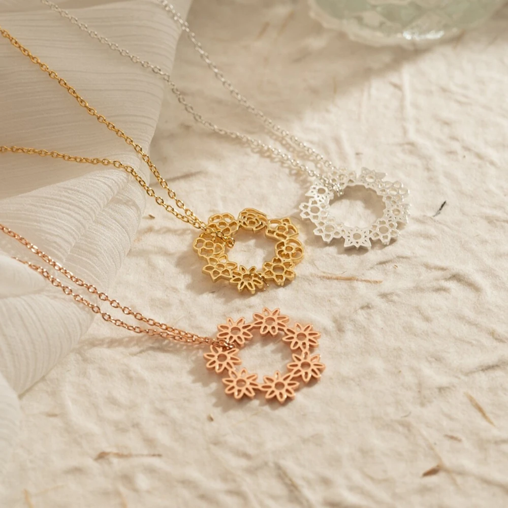

Personalized Birthday Flower Necklace, Mother's Day Gift, Multiple Birthday Flower wreaths, Customized Gift for Mom