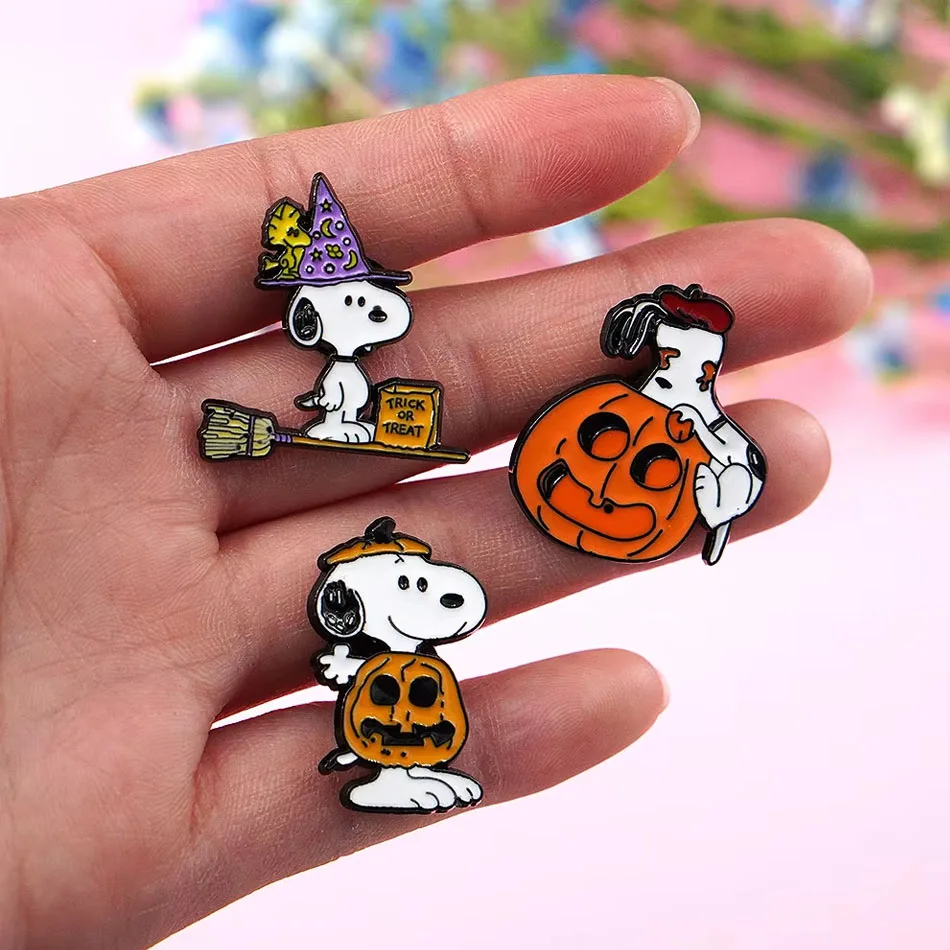 6 unidades de adorables prendedores navideños de Snoopy, con motivos de Papá Noel, árbol de Navidad, perro blanco y otros animales, ideales como broche, insignia para el cuello o para colgar en mochilas y sombreros, un regalo perfecto para las fiestas navideñas.