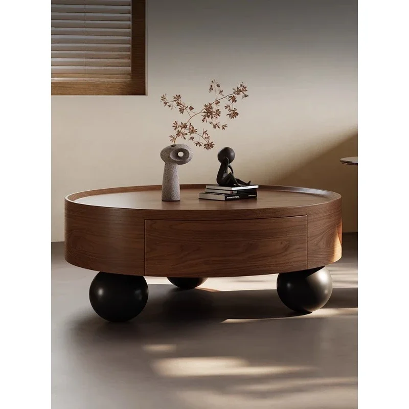 Mittelalterlicher Couchtisch aus Massivholz