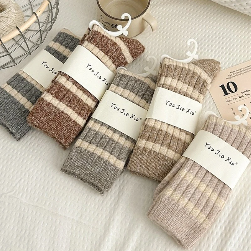 1/5 Paar Damen Herbst Winter Wolle Mid Tube Socken Winter dicke warme rutschfeste einfache bequeme Freizeitsocken