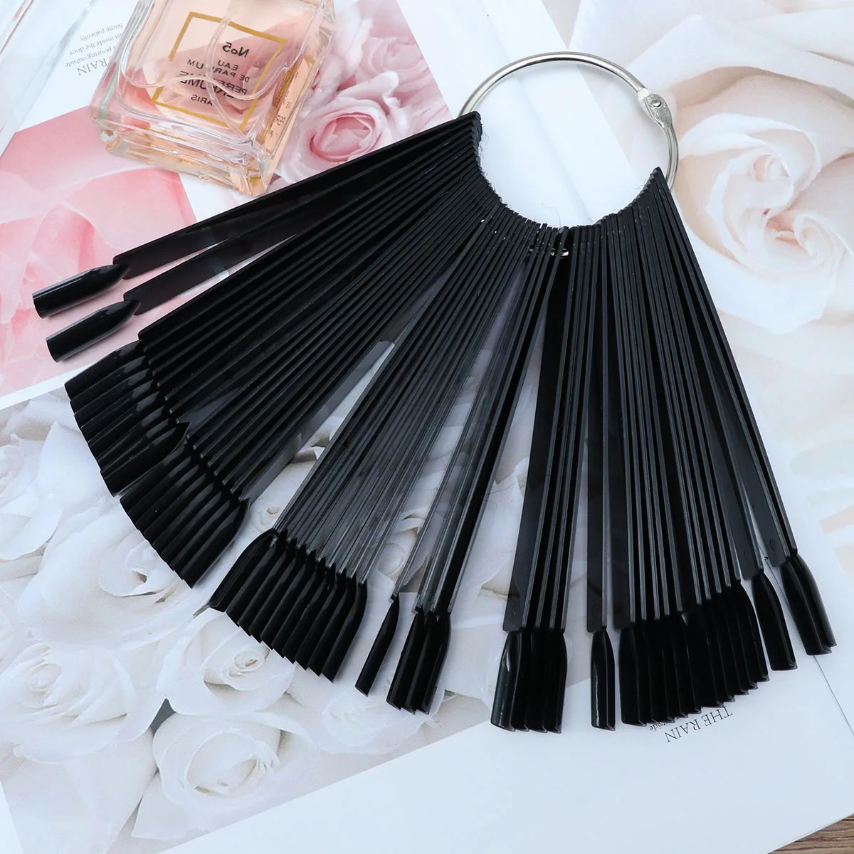 

2 шт., 50 листов, палитра типсов для ногтей в форме веера, гладкий пластиковый дисплей, тренировочные палочки для гравировки, рисования, цветная диаграмма