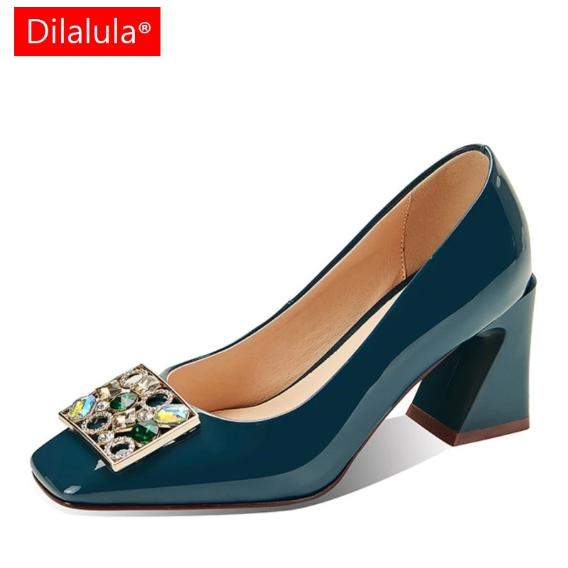 

Dilalula 2025 новейшие офисные женские туфли-лодочки из лакированной коровьей кожи на высоком каблуке с кристаллами, женская обувь для вечеринок, осенняя карьерная обувь