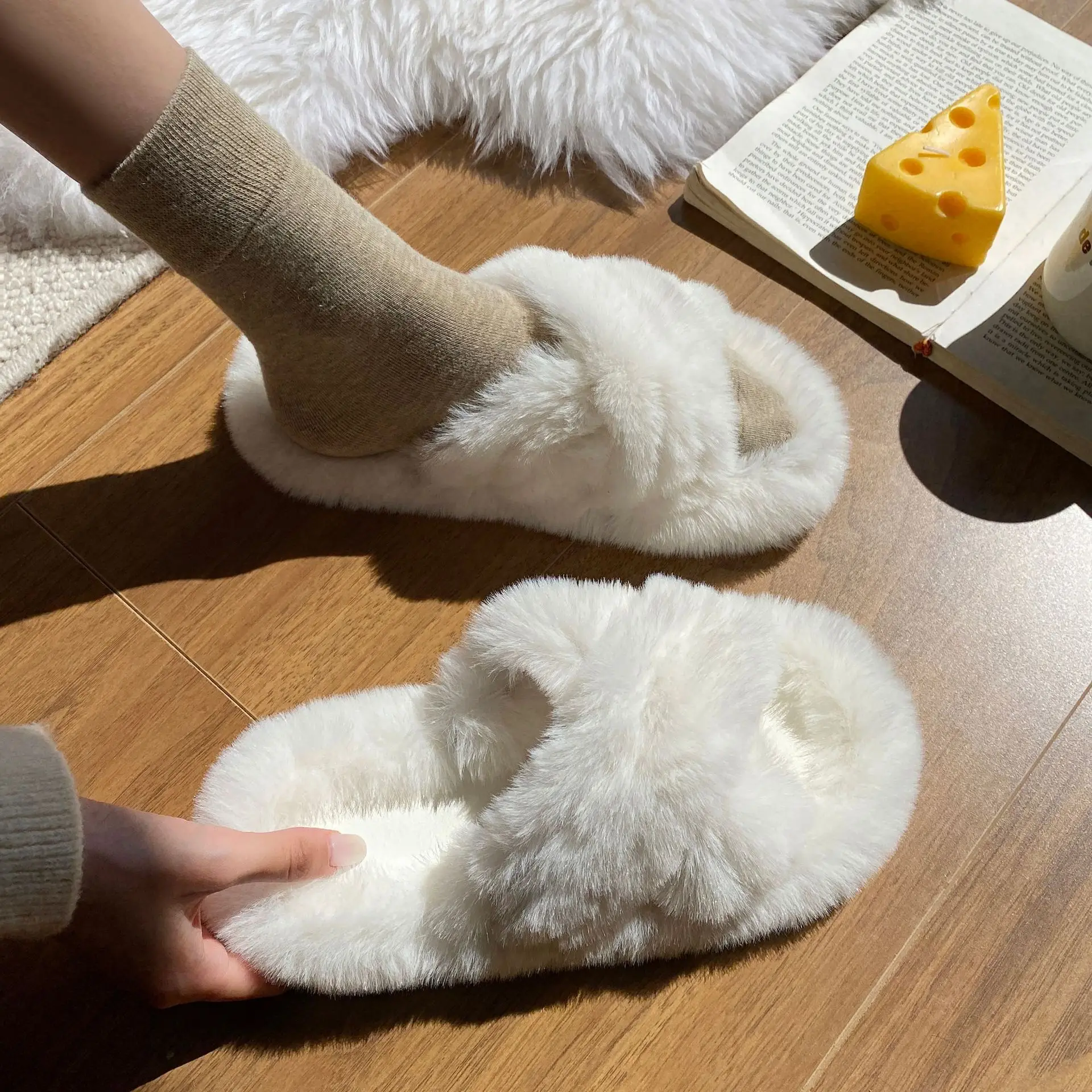 2024 Winter Women Home Indoor Casual Slippers Female Flip Flops Fluffy Shoes Cross Design Slides Ladies Soft Warm Plush Slipper