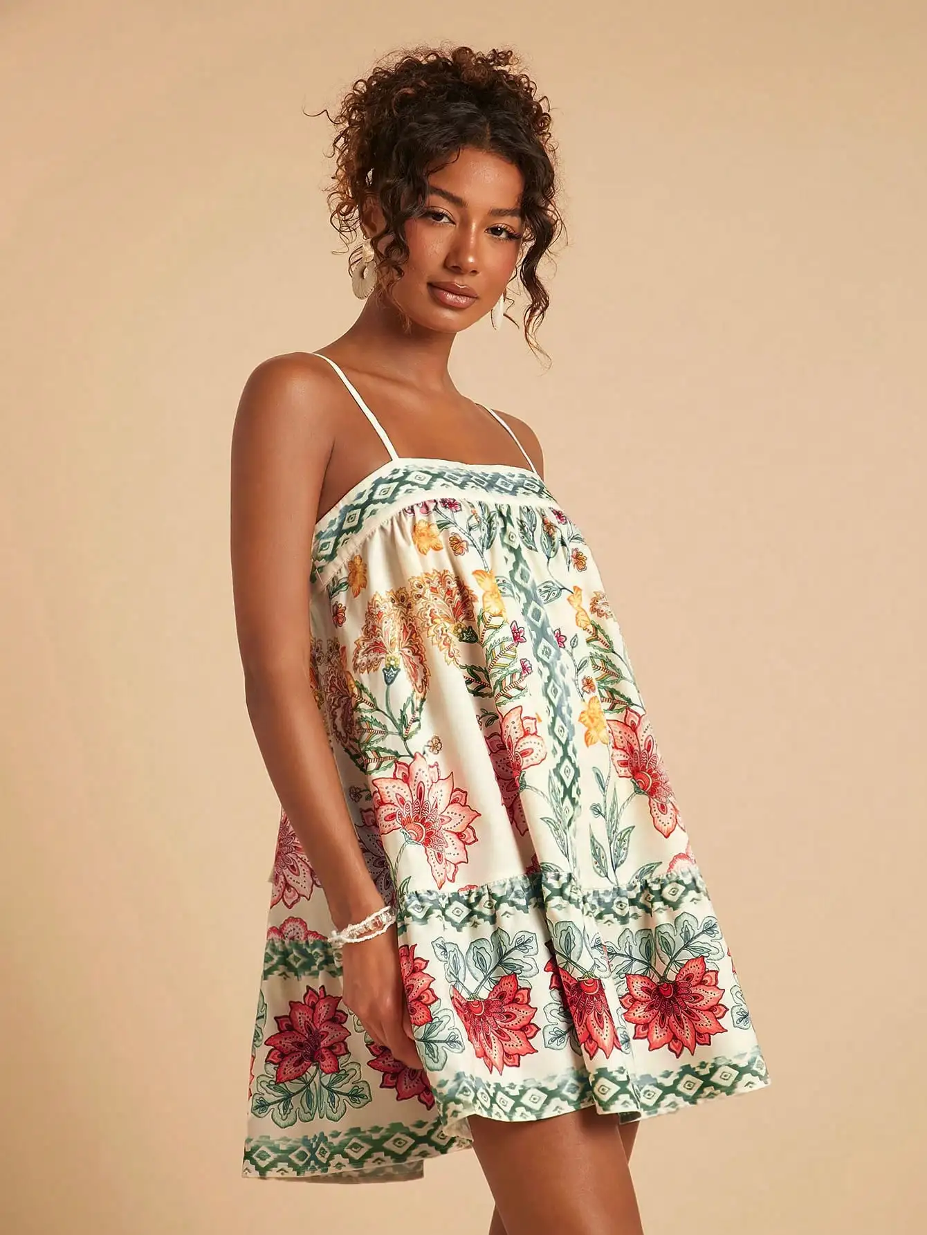 Vestido bohemio con tirantes finos y estampado floral y dobladillo con volantes, ropa de resort de verano para mujer