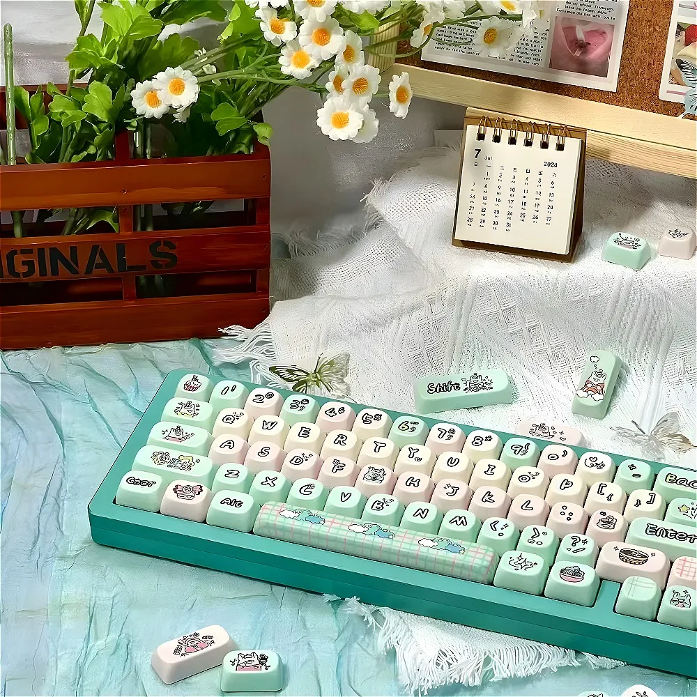 Green MOA Height Keycap Set PBT Small Full Set, Cute, Strawberry Piggy Theme, Suitable for 61/87/104/108 Mechanical Keyboard