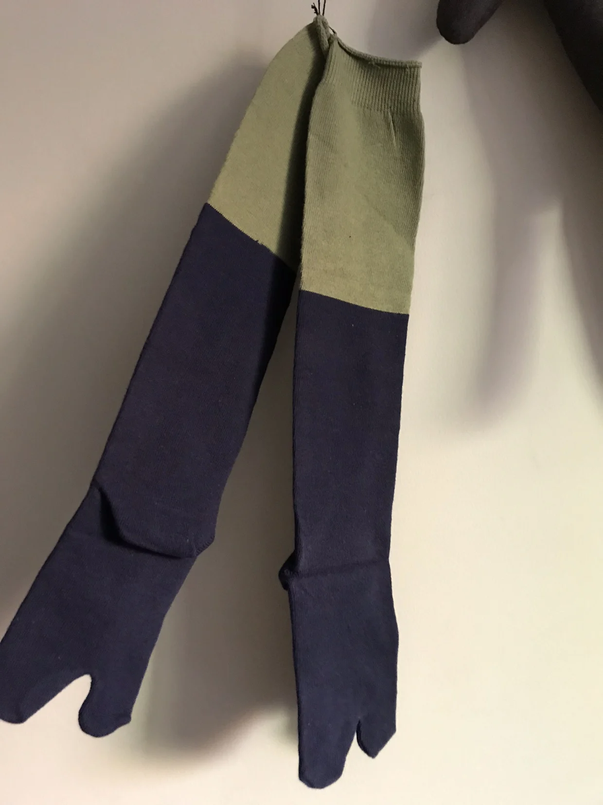 特別なハーフチューブソックス-2-スタイル-カラーブロックつま先分離ソックス-快適で通気性のあるファッショナブルな履物アクセサリー