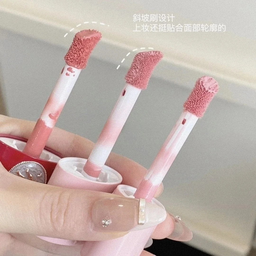 Flower Knows Fard alla fragola Rosa liquida Polvere a bassa saturazione Fard Mousse Matte Rouge naturale Illumina il contorno delle guance del viso