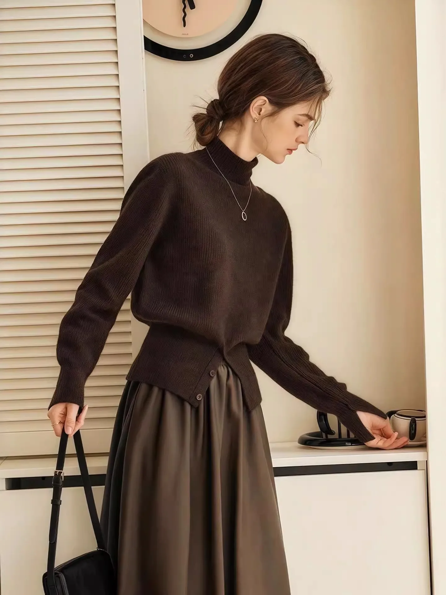 

Ретро-коричневый вязаный пуловер на одно плечо для женщин, осенне-зимний, универсальный, с разрезом по низу и дизайном, подчеркивающим талию