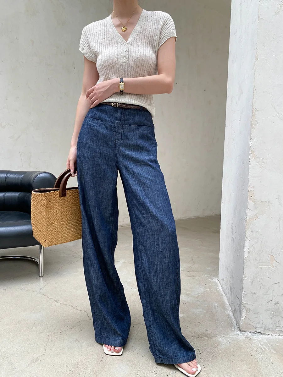 Sommerliche Damenjeans in einfarbigem, schlank machendem, geradem Schnitt mit langen Beinen. – Detail 5