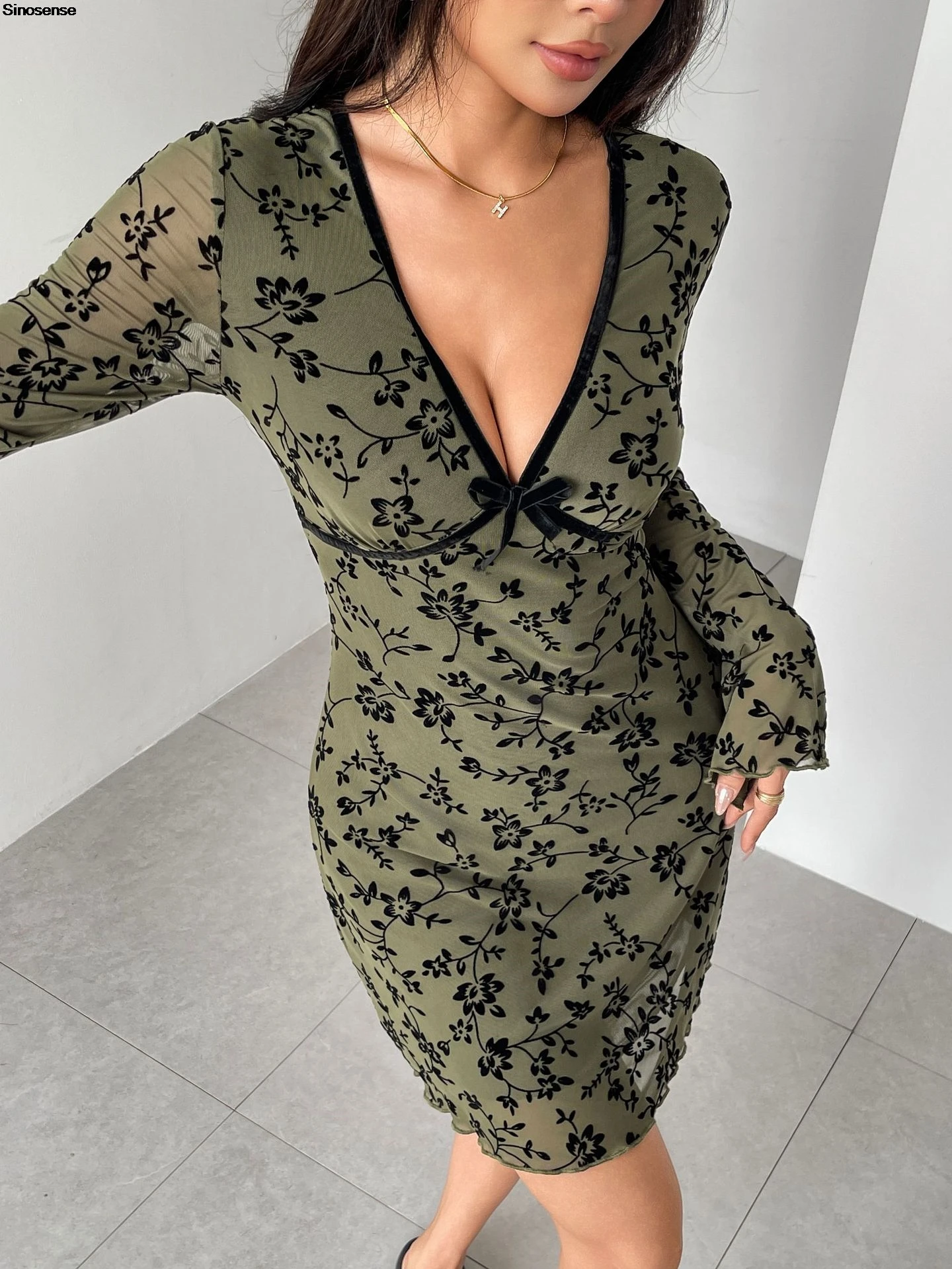 المرأة الأزهار التطريز Bodycon فستان قصير مثير الخامس الرقبة بقماش شفاف فستان بكم طويل Y2K الشارع تاريخ ليلة نادي حفلة فستان قصير