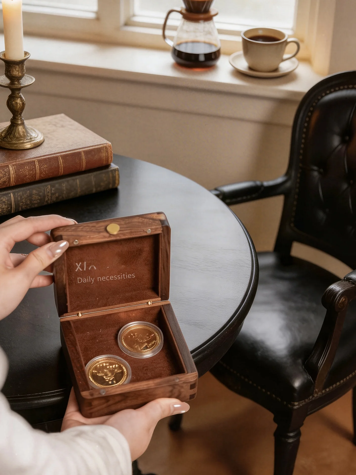 

Элитная коробка для хранения золота из орехового дерева с антиоксидантным покрытием, маленькая, с крышкой, пылезащитная, для золотых слитков, с возможностью индивидуальной гравировки