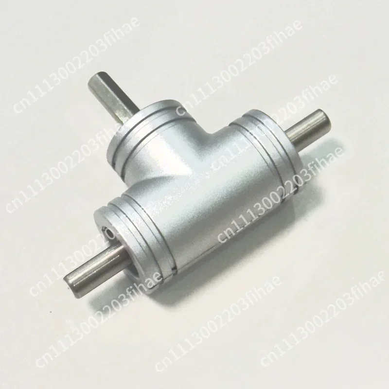 1.0 mode bevel gearbox three-way steering gear 400N torque silent over 90 degrees carbon steel shaft ball bearing