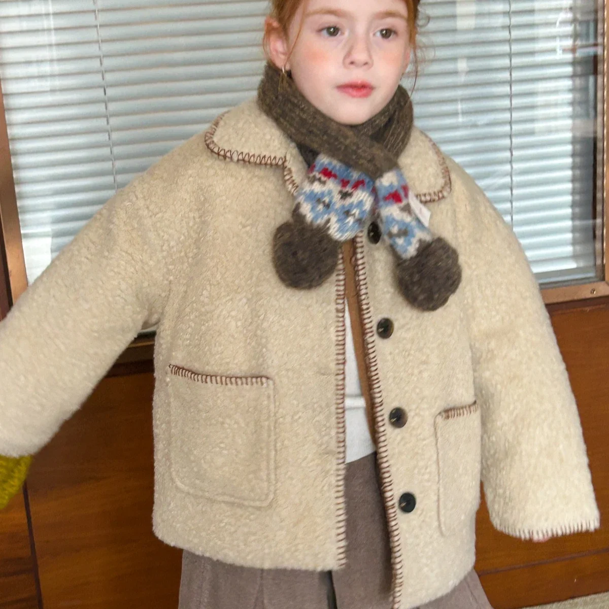 Casaco para Meninas 2025 Outono e Inverno Nova Roupas Infantis Estilo Coreano Casaco de Lã Retro com Bordado Pesado