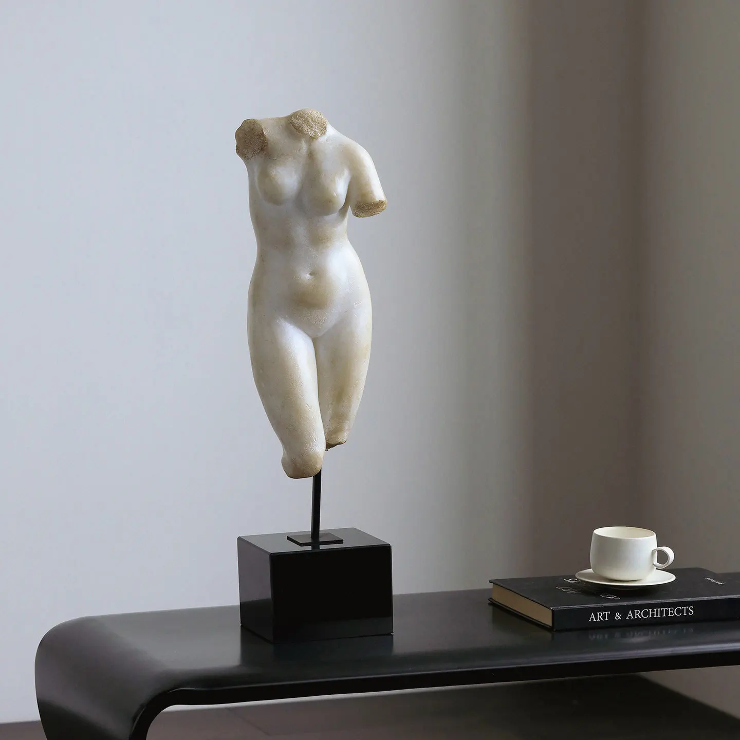 Artistic body sculpture, niche high-end Venus bust ornament, living room desktop decoration