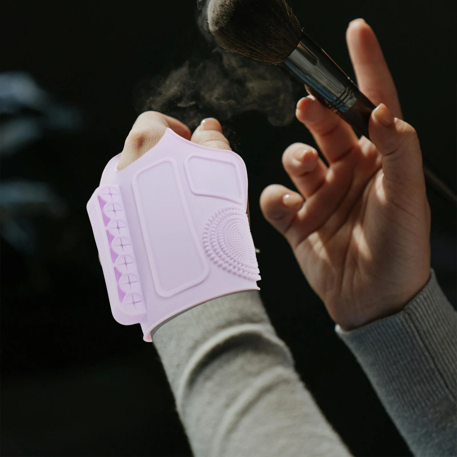 

Silicone Makeup Artist Wrist Strap Soft Silicone Brush Organizer Foundation Mixing Palette Makeup Tools Essential Quick Wear