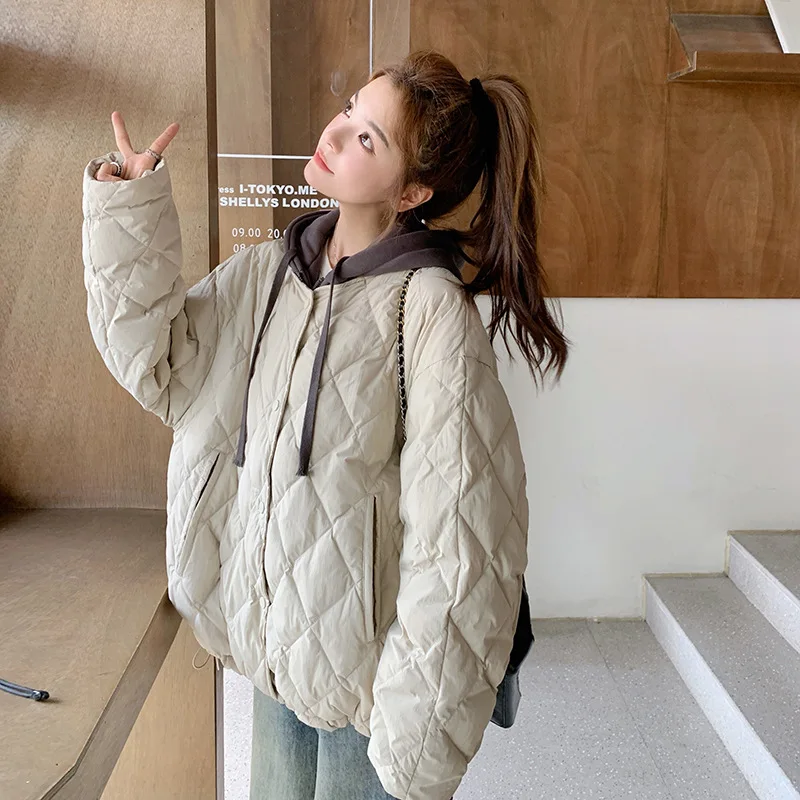 Versione coreana finta piumino d'anatra bianca in due pezzi da donna 2025 nuova giacca alla moda con cappuccio a griglia con diamanti sciolti