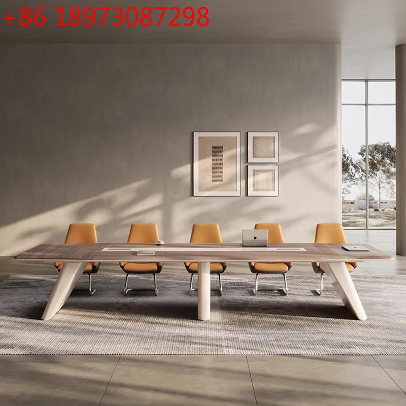 

Новый конференц-стол с длинной полосой. Простой современный большой прием переговоров.