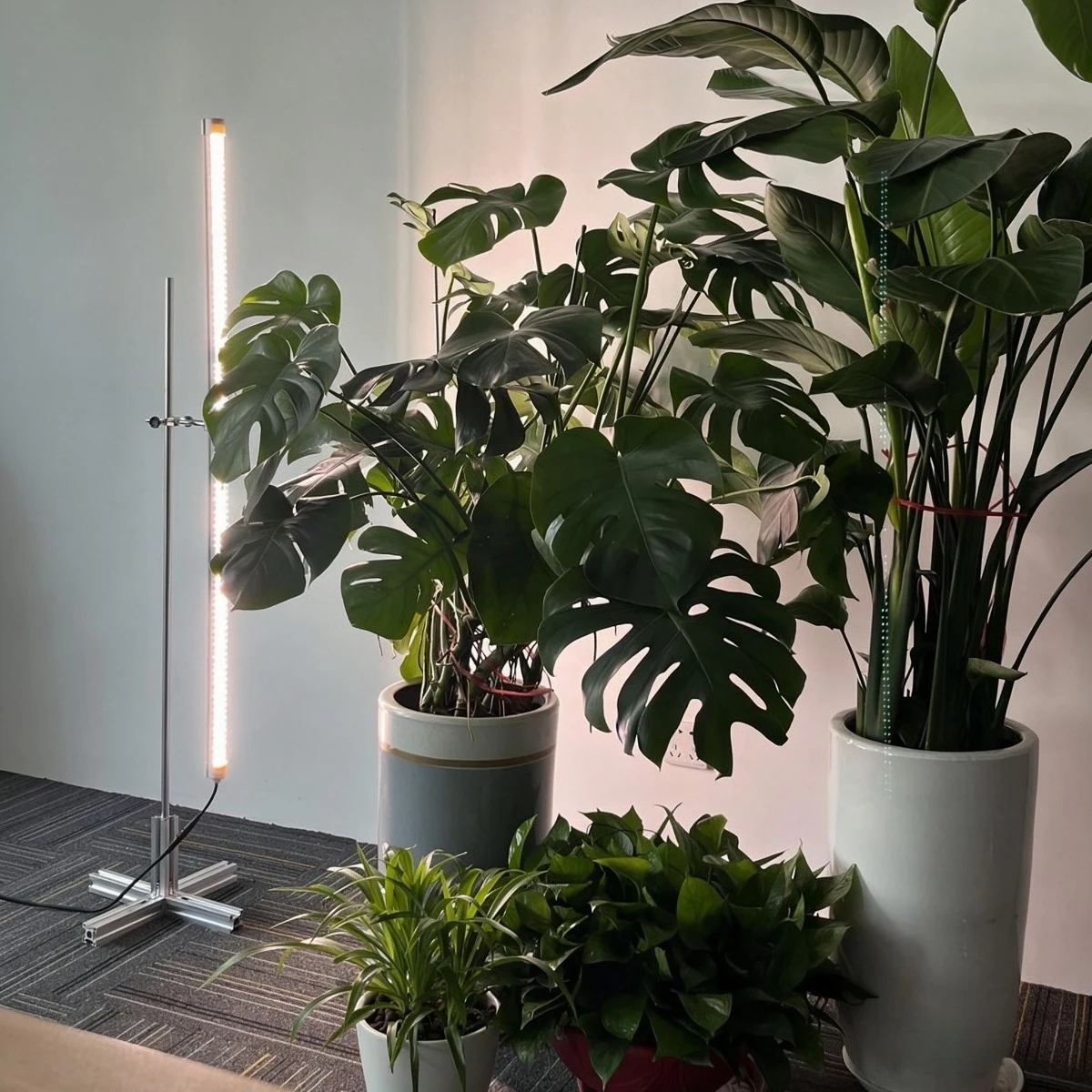 Full-Spectrum Optical Axis Floor-standing Plant Growth Light High-Strength Aluminum Industrial-Style Grow Light Indoor for Plant
