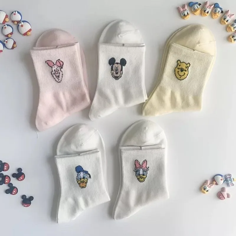 Mercancía de anime Pato Donald Mickey calcetines lindos de verano de dibujos animados de alto valor personalidad de barril medio parejas calcetines de moda versátiles