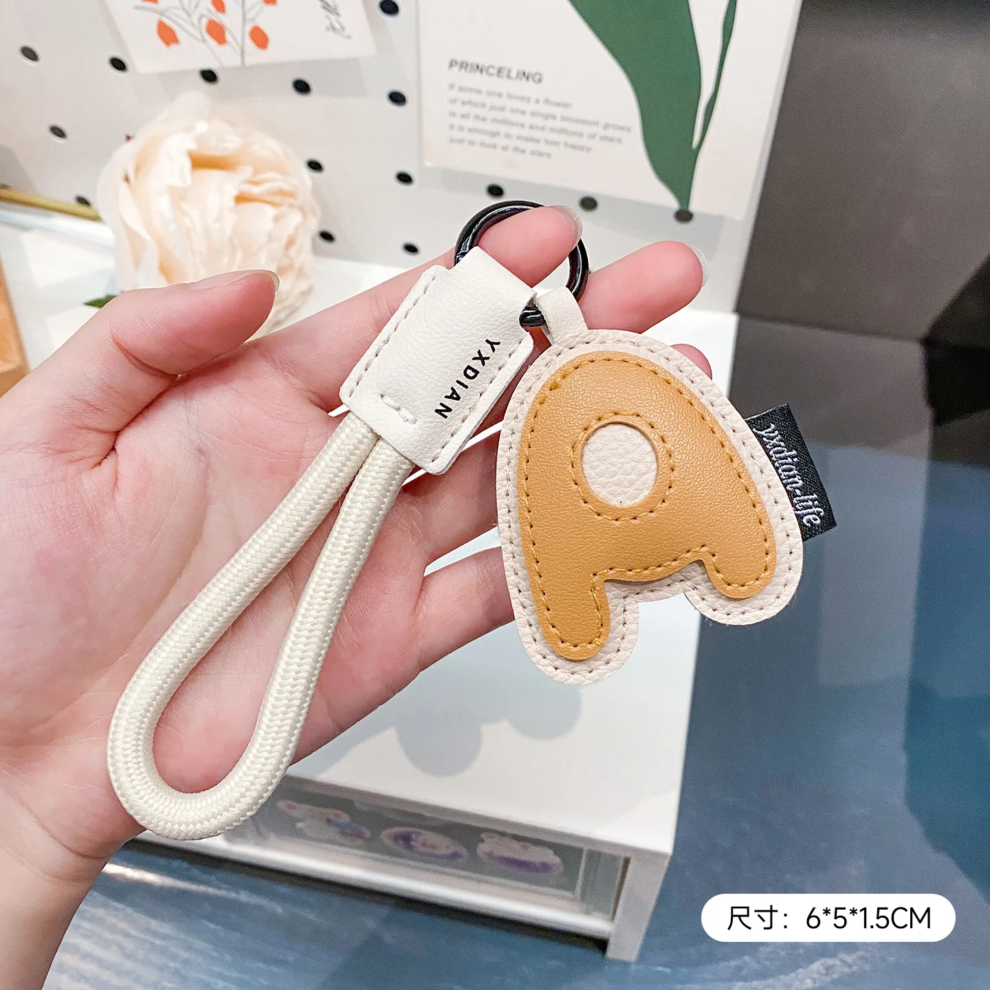 ラビュブ4.0 モンスターズ ピンフォーラブシリーズ レザーレターランヤード ミニラビュブ10cmドールペンダントキーホルダーアクセサリー用