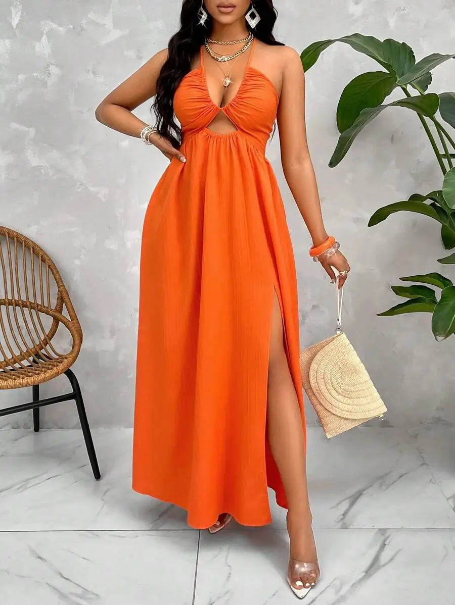 Vestido Maxi Laranja com Decote Halter, Recorte Frontal e Fenda Lateral