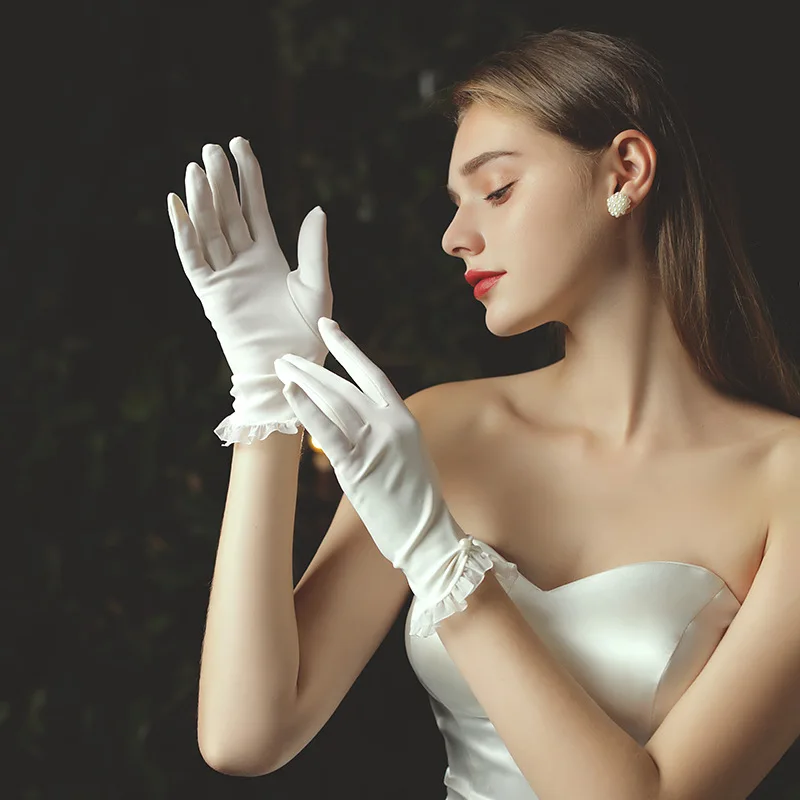 CC satynowe rękawiczki wydarzenia ślubne kobiety akcesoria suknia ślubna zaręczynowy palec Gants biały kolor elegancki nadgarstek krótki rękawica