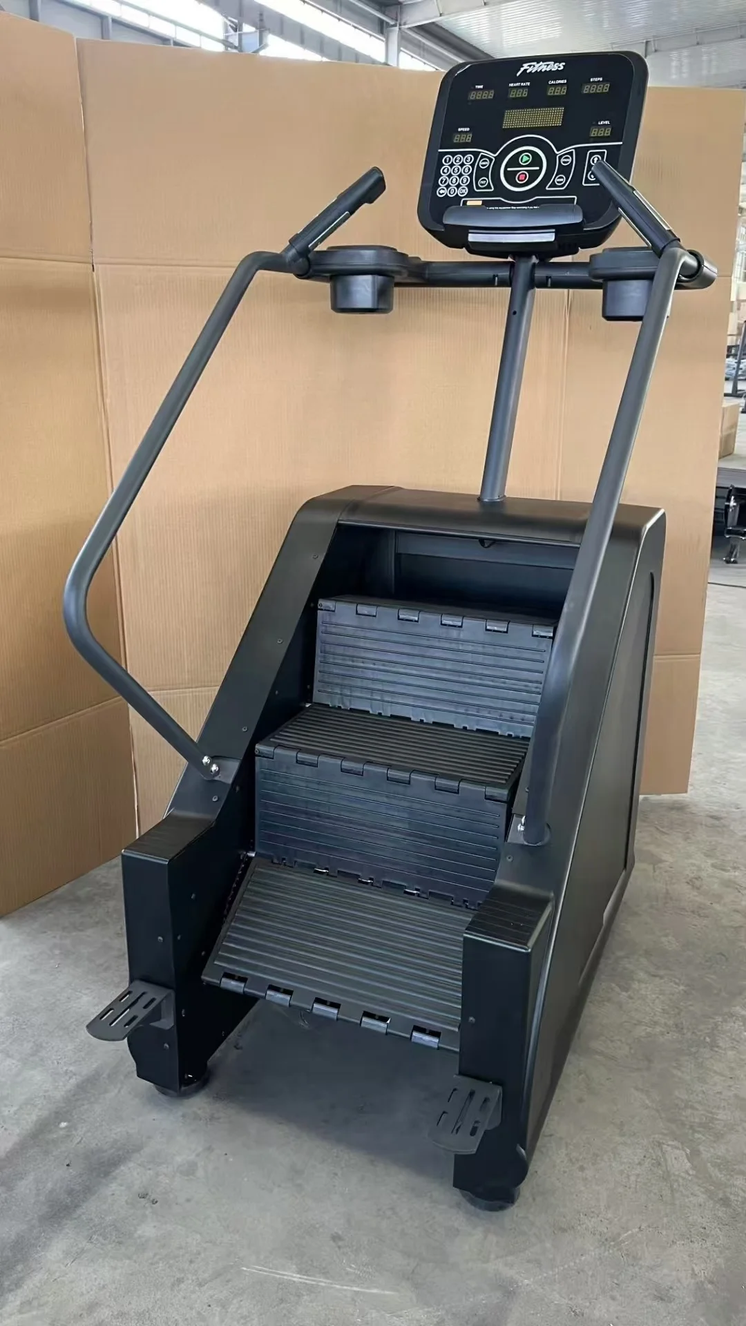 Máquina avanzada para escalar escaleras, equipo de gimnasio comercial, multifuncional para rutinas de entrenamiento versátiles