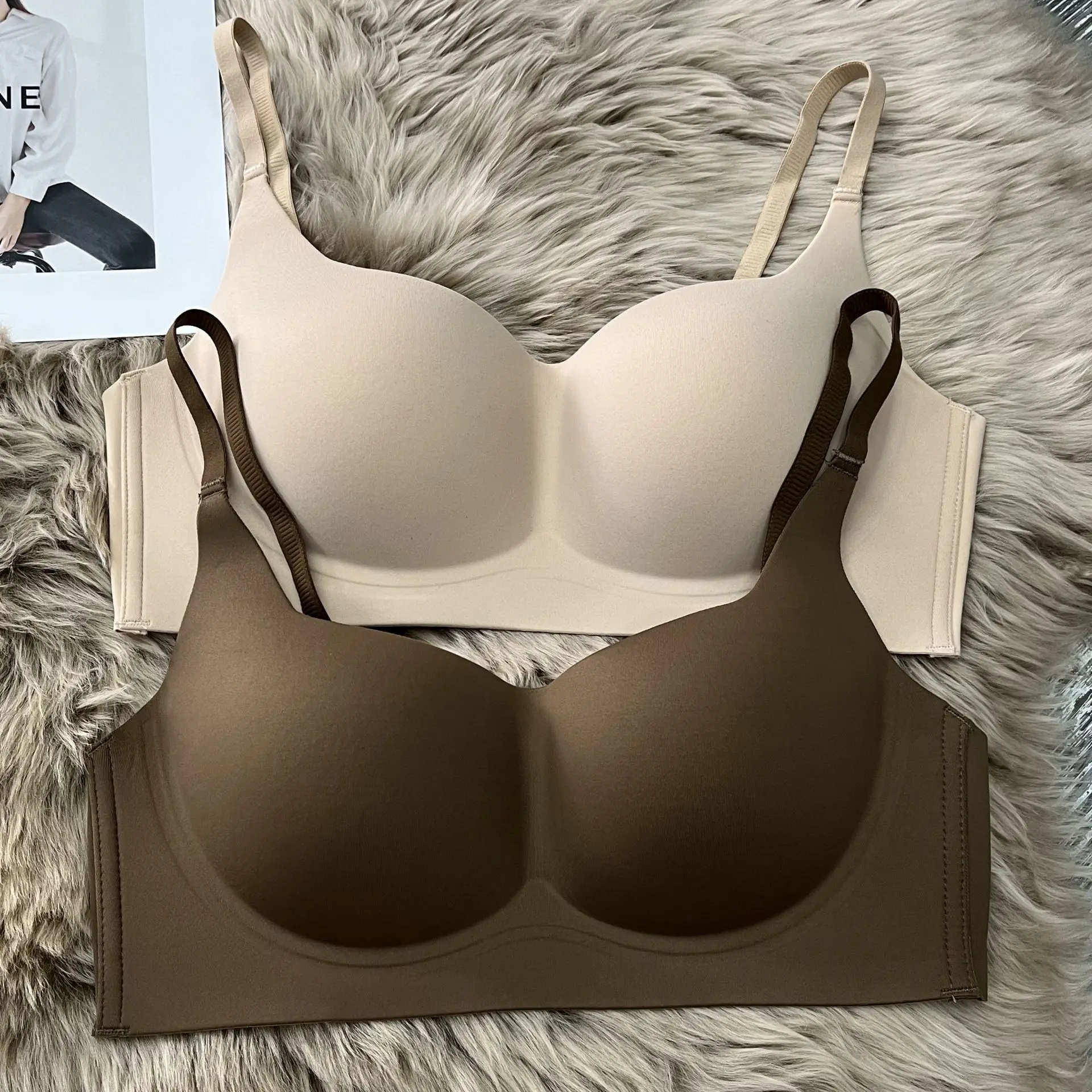 

2 women's small breasts gathered together, upper support, anti-sagging soft support, no steel ring bra