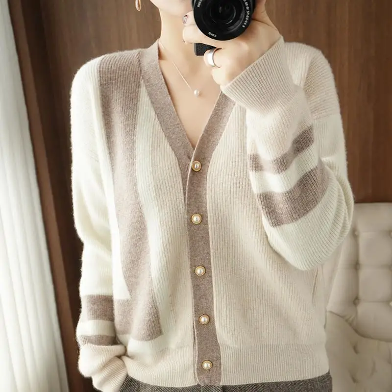 V-neck Green Knit Tops for Woman Long Women's Sweater Cardigan Economics Streetwear Cold Winter Modern Tricot Blouse Y2k Vintage