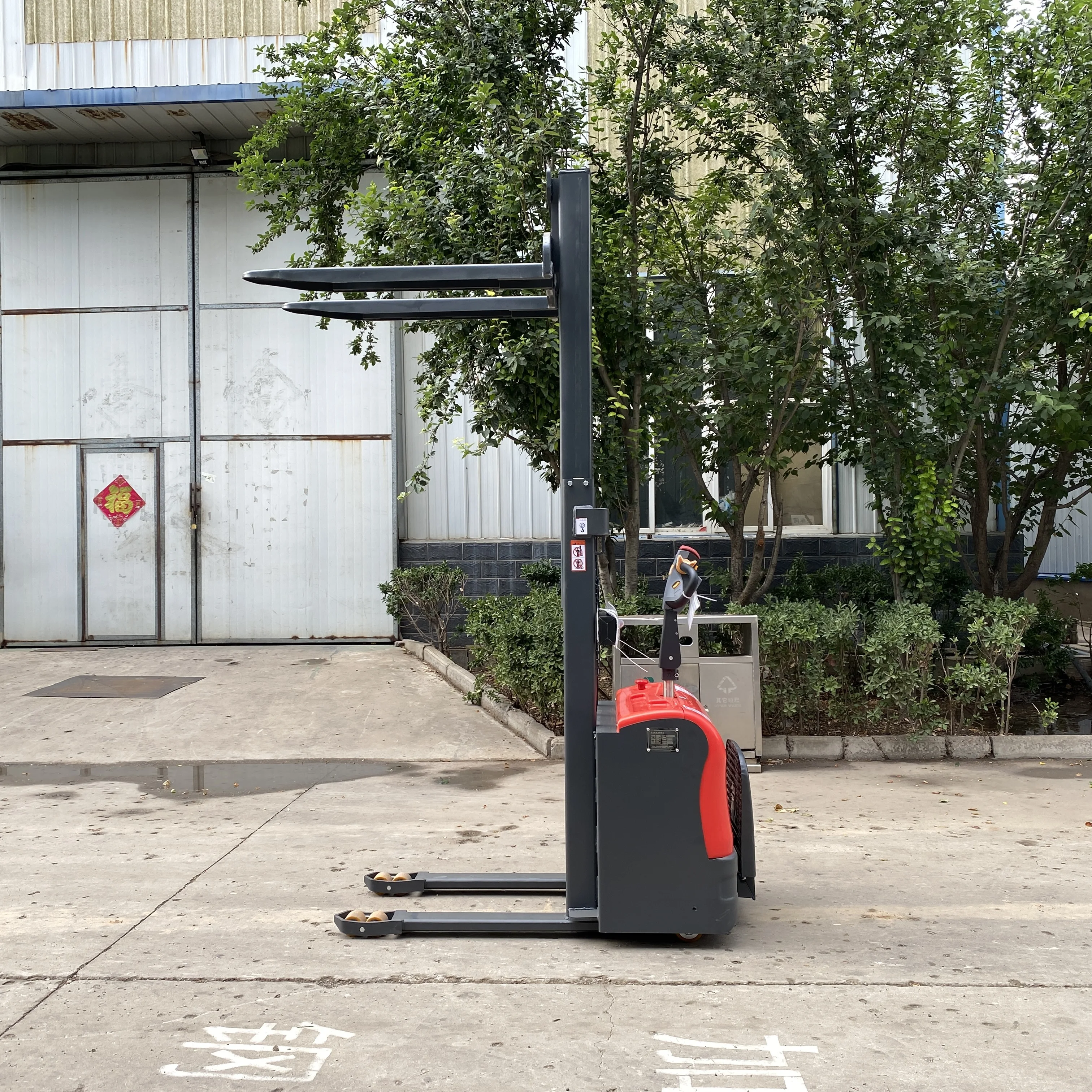 Customized Smart Battery Powered Stacker 1.5 Ton 3.0m Lift Height Standing Operation for E-commerce Warehouse Logistics