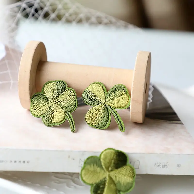 15pcs Green Clover Sticker For Clothes Thermo Badge Appliques Iron On Patch For Jeans Bags Shirt Diy