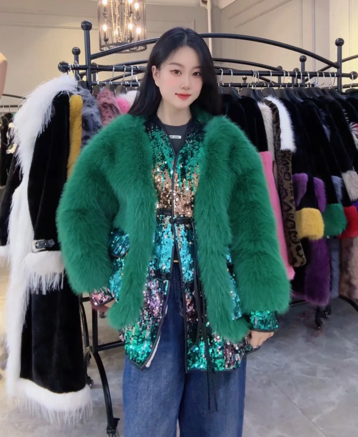 2025 New Shiny Sequin Heavy Craft Faux Fur Coat for Women Thickened Jacket Fashionable and Elegant Winter Coat for Women