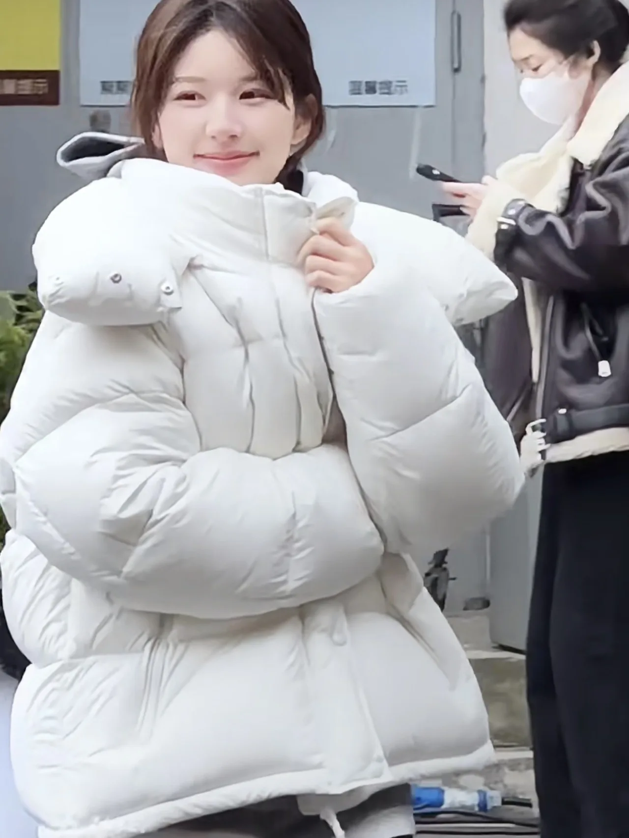 الدفء المتضخم مقنعين منتصف طول أسفل Jaet للنساء Dongda Gate Zhao Lu Si Sweet Sle معطف مع قبعة قابلة للفصل