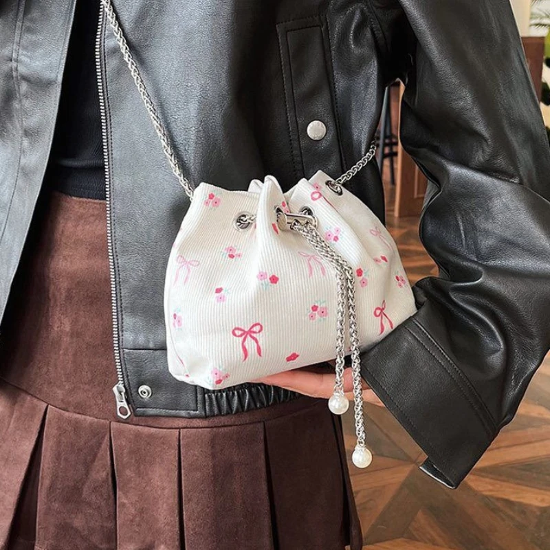 

New Summer High-end Niche Bow Chain Crossbody Bag Stylish Bucket Bag Trendy New Women's Underarm Bag Versatile Female Handbags
