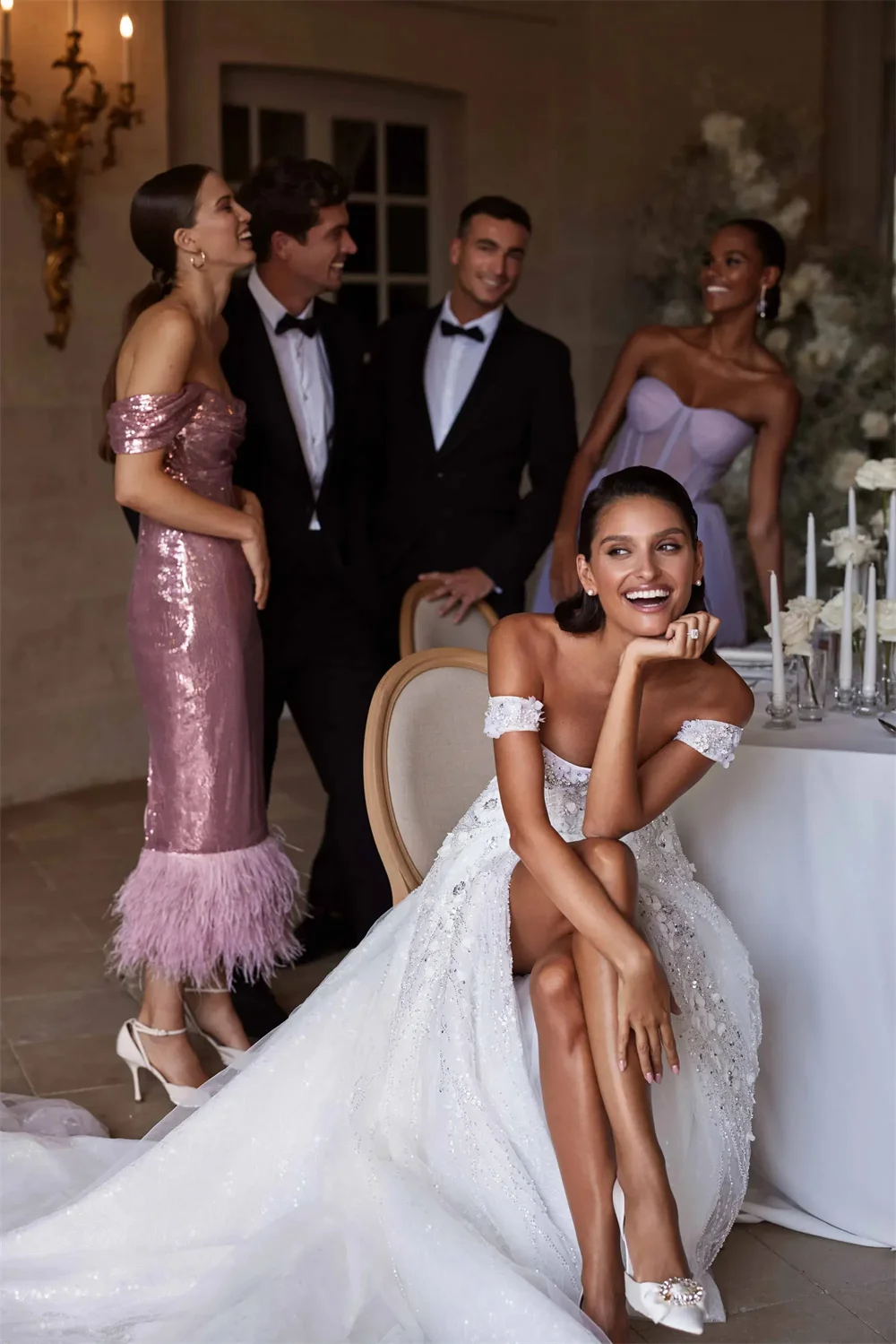 Vestido de novia de corte a blanco personalizado de Tokio, vestido de novia con abertura lateral alta y hombros descubiertos, sin mangas, con cordones, vestido de novia de cola de corte