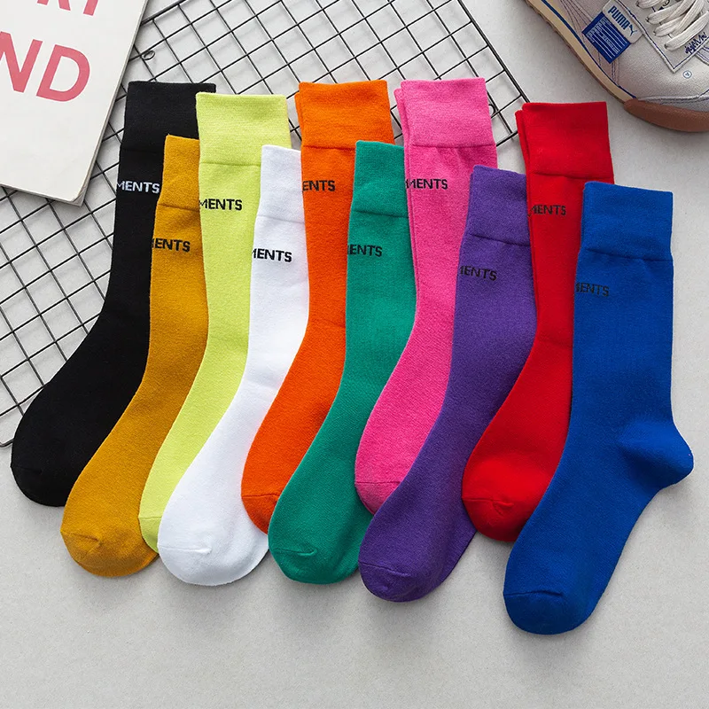 Calzini a metà polpaccio da donna in cotone sottile stile college coreano Primavera Autunno Trendy Street Sports Calzini casual Calzini da uomo a tubo lungo