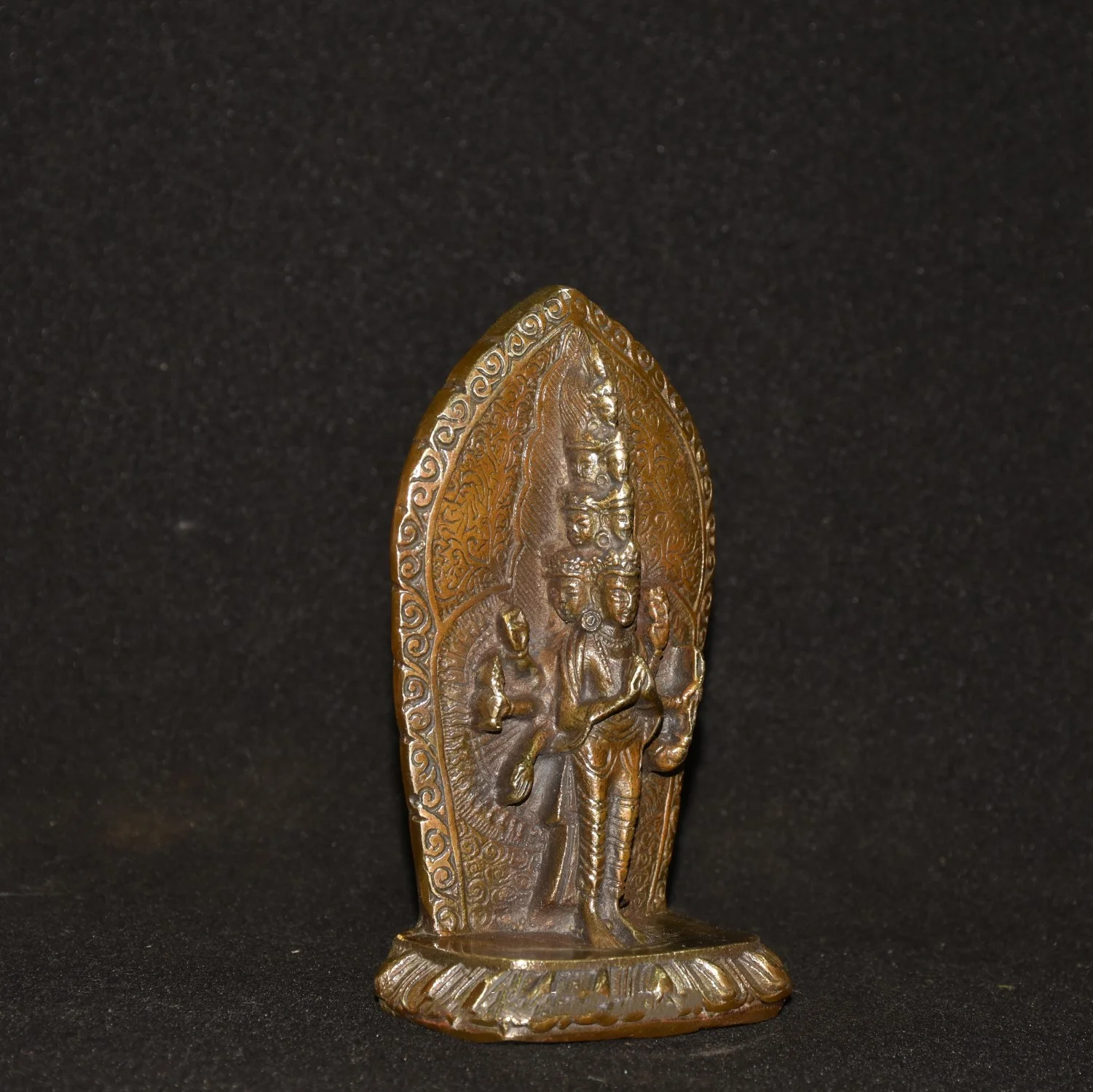 Collect Nice Art Work Pure Copper and Purple Copper Station Thousand Handed Guanyin Ornaments
