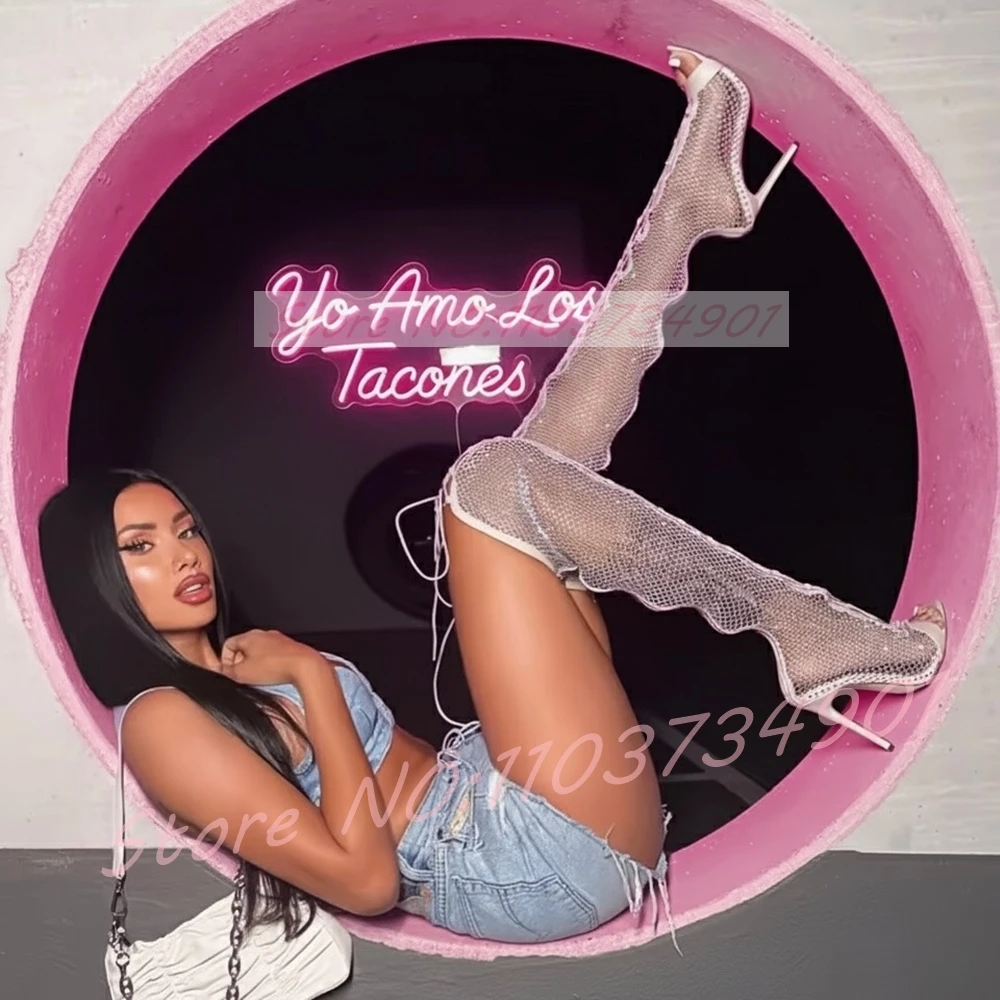 

Сапоги до бедра в сеточку, женские сандалии на высоком каблуке с розовыми кристаллами и острым носком, женские пикантные модные шикарные вечерние сапоги