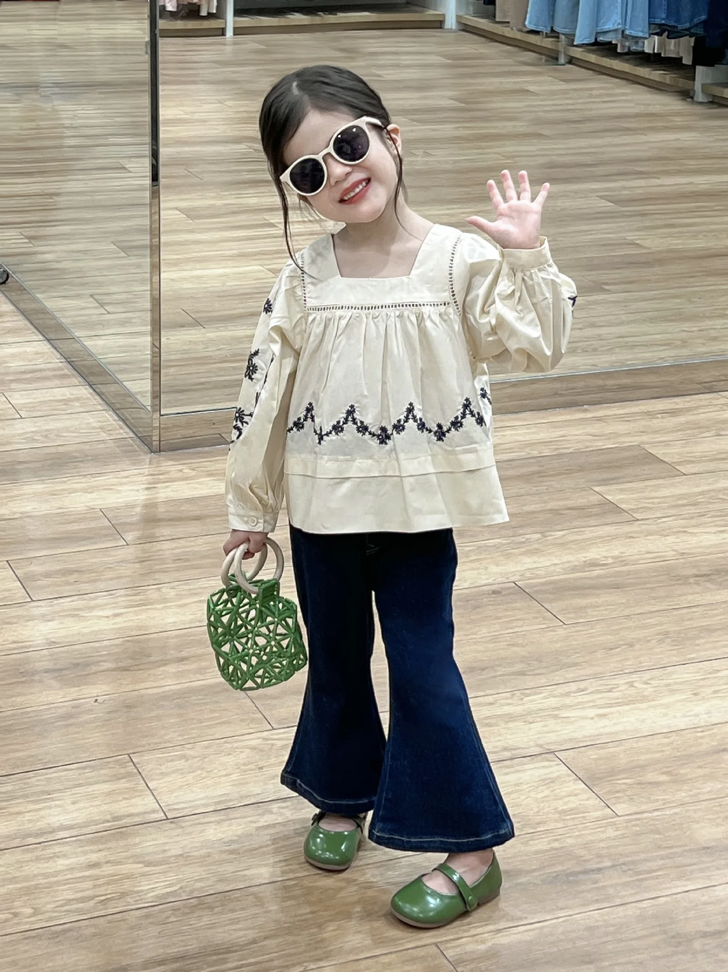 Girls Suits 2024 Autumn New Childrens Wear Square Collar Flower Embroidery Doll Shirt Elastic Jeans Flared Pants Two-piece Set