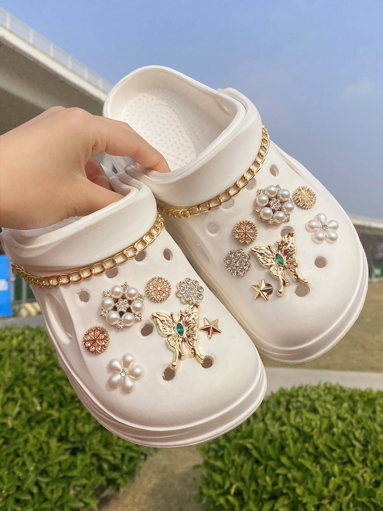 16 DIY detachable garden shoe accessories: Butterfly, pearl flower, sparkling snowflake, small five-pointed star, chain buckle D
