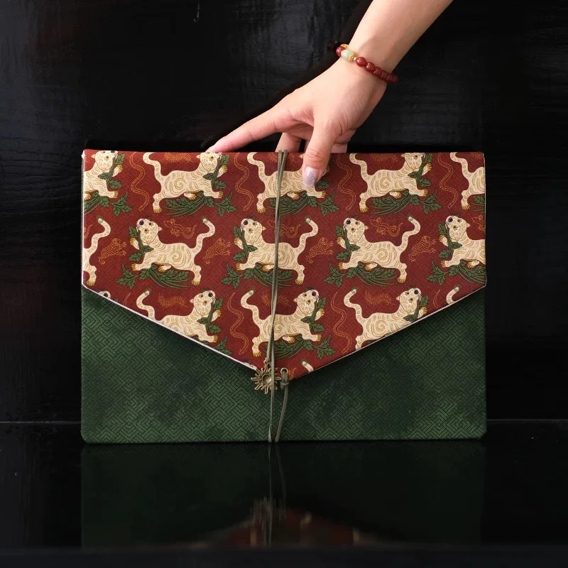 el-diseno-original-de-estilo-chino-de-la-funda-interior-para-el-portatil-landscape-se-fabrica-a-mano