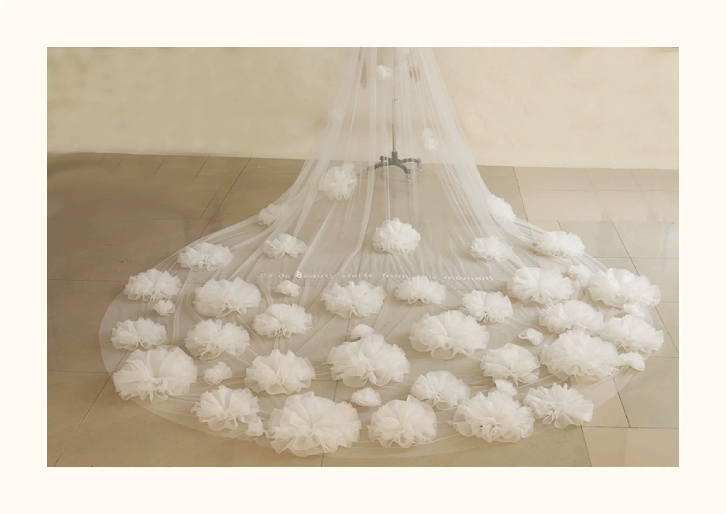 New Design Bride Princess 2Teirs Long Trailing Veil 5 M Three-dimensional Flowers Wedding Cathedral Veils