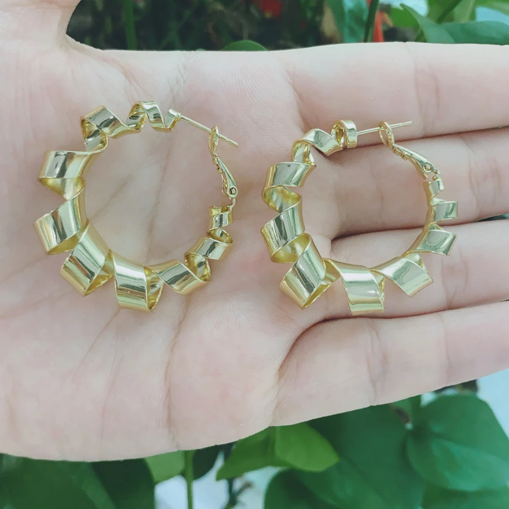 

18K Gold Plated Fashion Hoop Fine Earrings Elegant Gold Plated Earrings for Daily Wear and Special Occasions