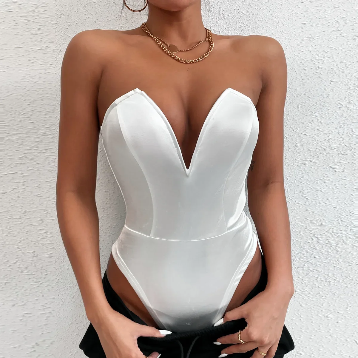 Europe and the United States women's tight bottoming shirt summer jumpsuit women's models V-neck busting one-piece tops