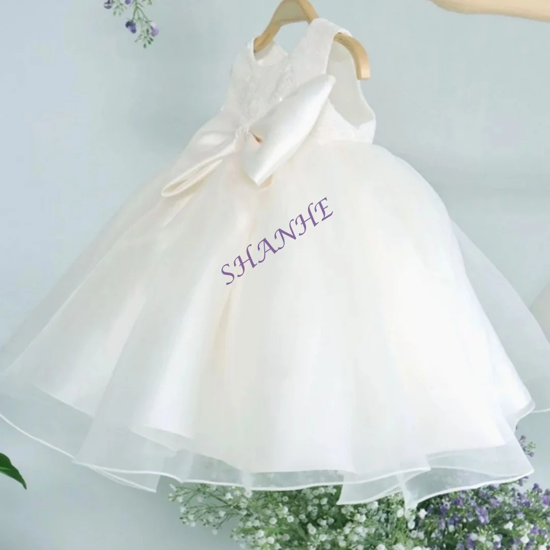 

Белое мини-платье для девочек на свадьбу/первое причастие с кружевными аппликациями и тюлем, с возможностью индивидуального заказа, с бантом/шлейфом