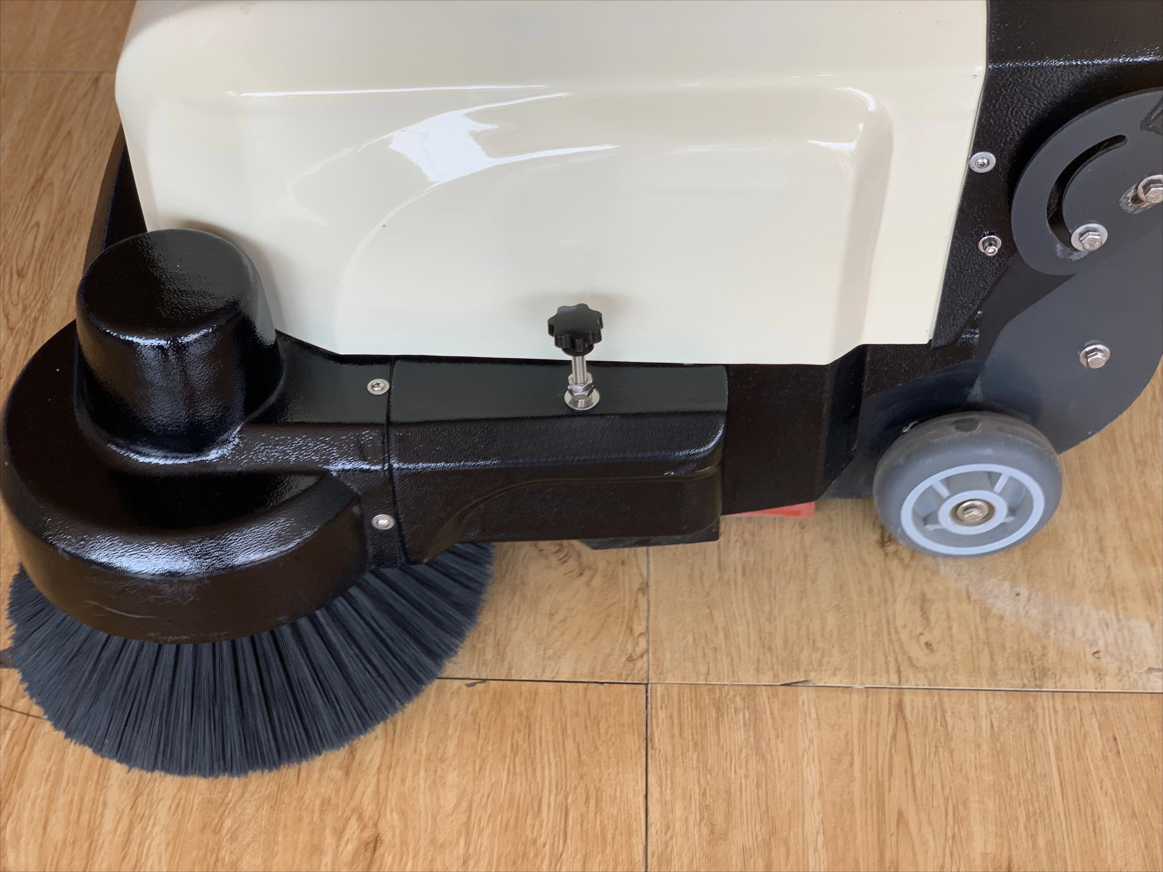 T2 Road Hand Push Cleaning Sweeper and Ground Floor Sweeper for Sidewalk Parking Lot Warehouse Factory