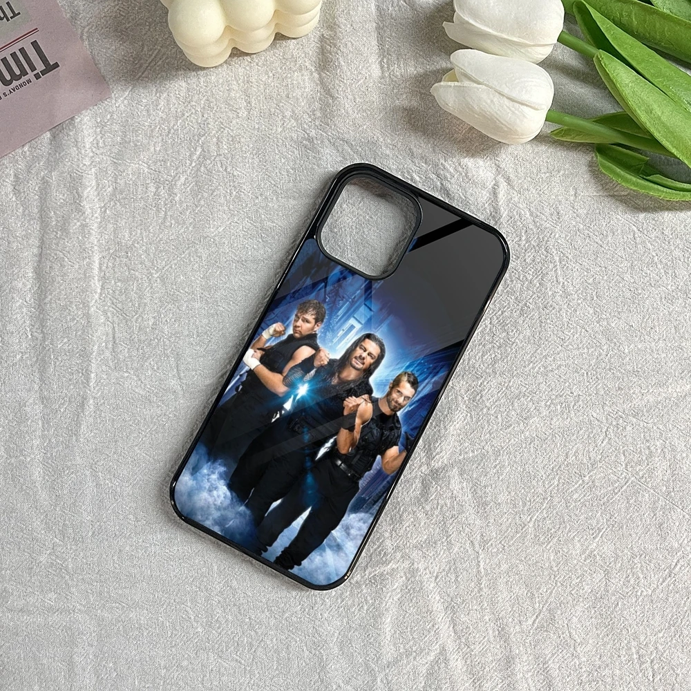 حافظة هاتف WWE The Shield لهاتف آيفون 16 15 14 13 12 11 Pro Max Mini 8 Plus Se Xr X Xs Fundas Shell PC + غطاء من البولي يوريثان