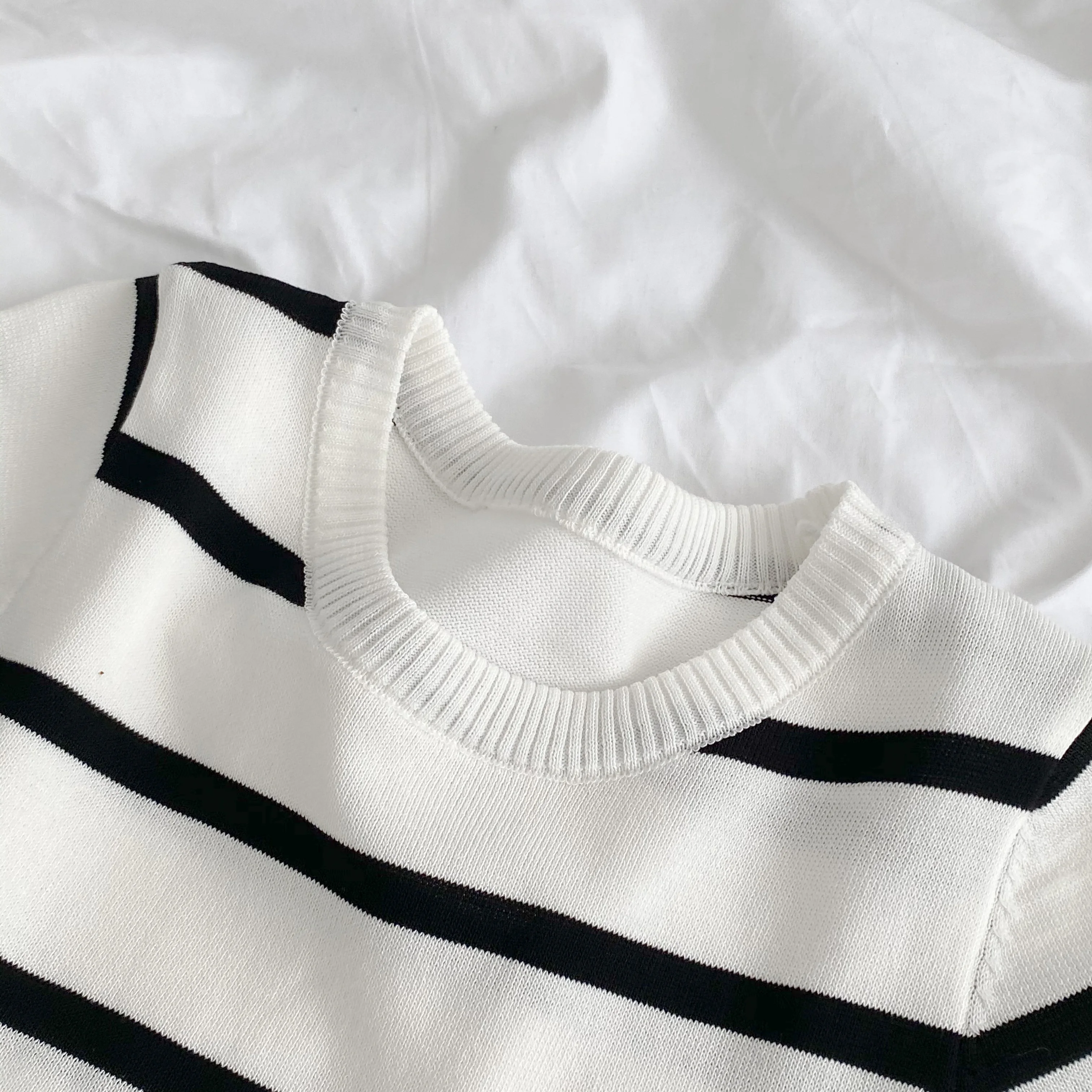 Vintage Stripe Knitted T-Shirt Women\'s 2023 Spring Summer New Fashion All-matched O- Neck Short Sleeve Slim Short Shirt Tops