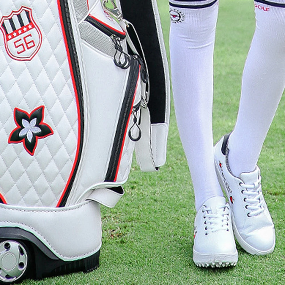 Damskie buty golfowe wyszywane litery ze stałymi kolcami miękkie oddychające sportowe trampki przyczynowe uniwersalne buty mały biały